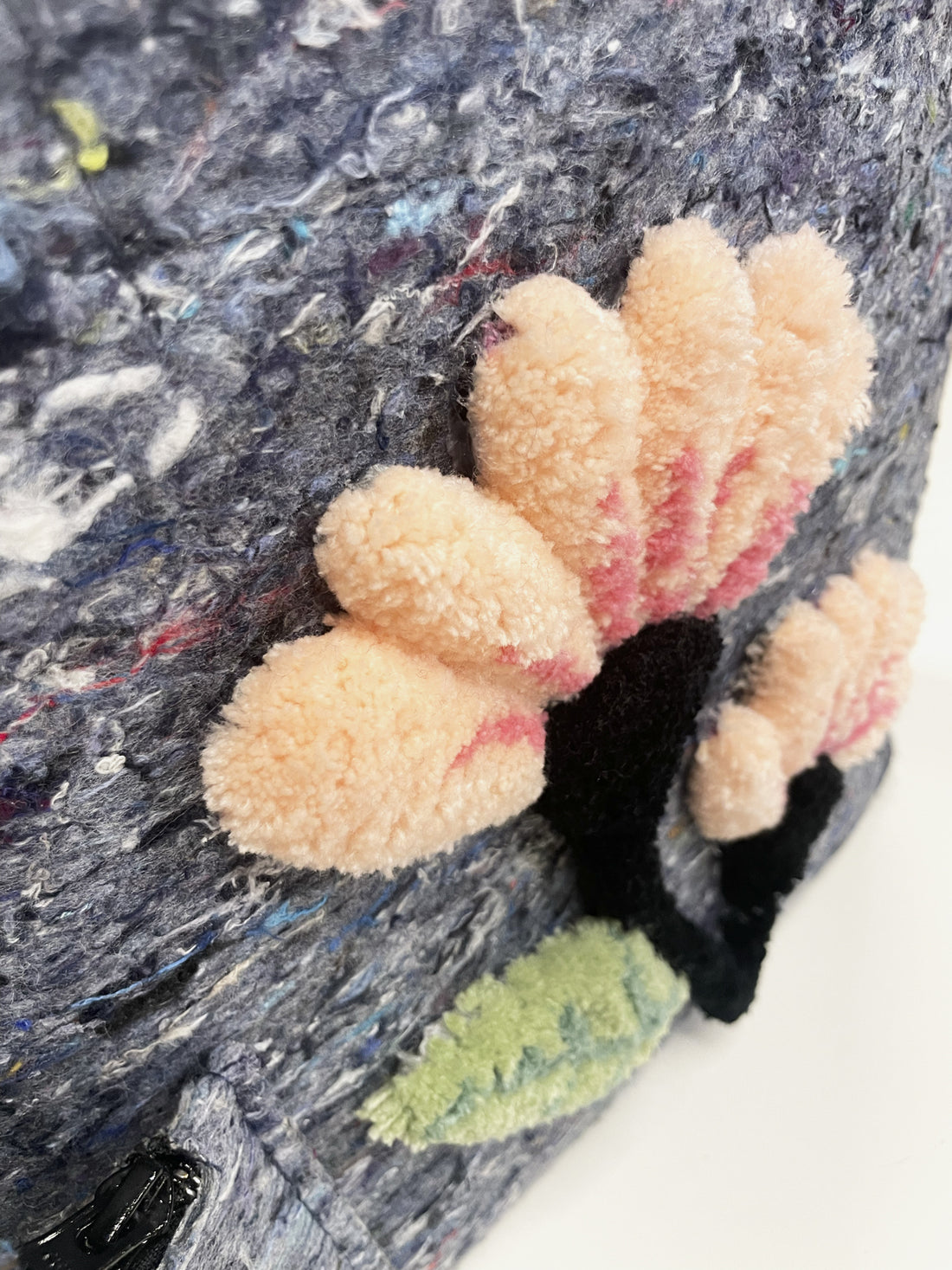 Sac et pochette Fleur gris - Upcycling tufting