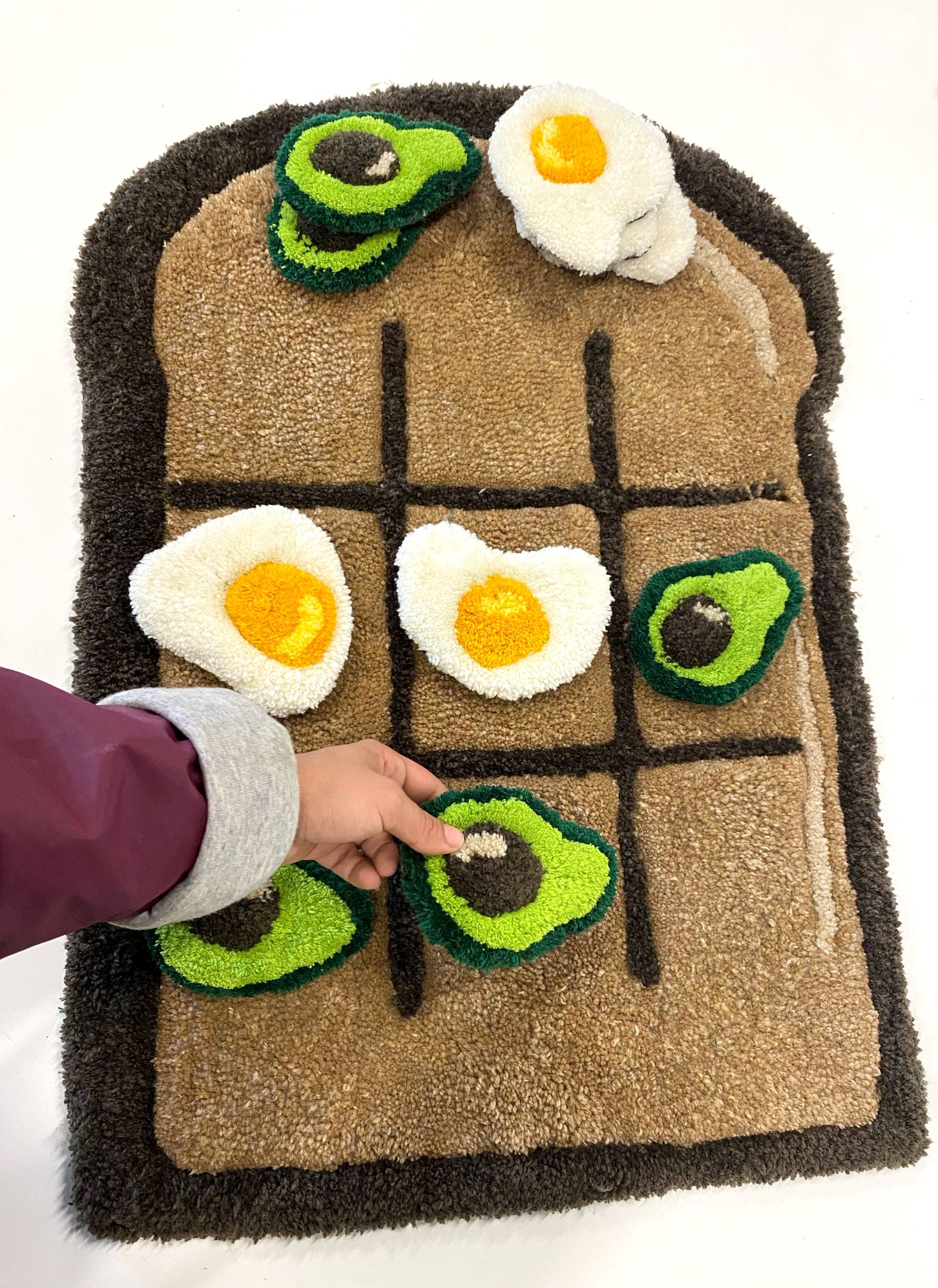 Brunch - Jeu du morpion en tufting